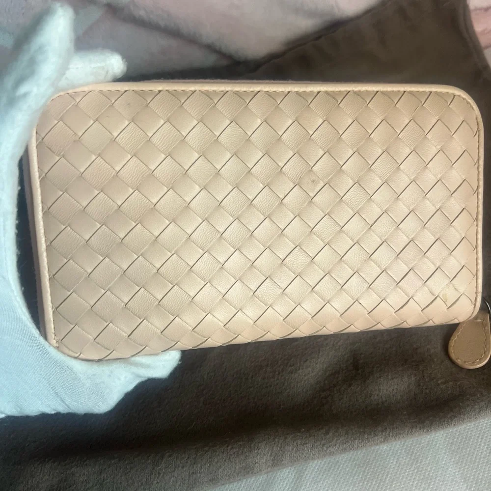 Bottega Veneta Nappa Intrecciato Zip Around wallet. - Picture 6 of 16